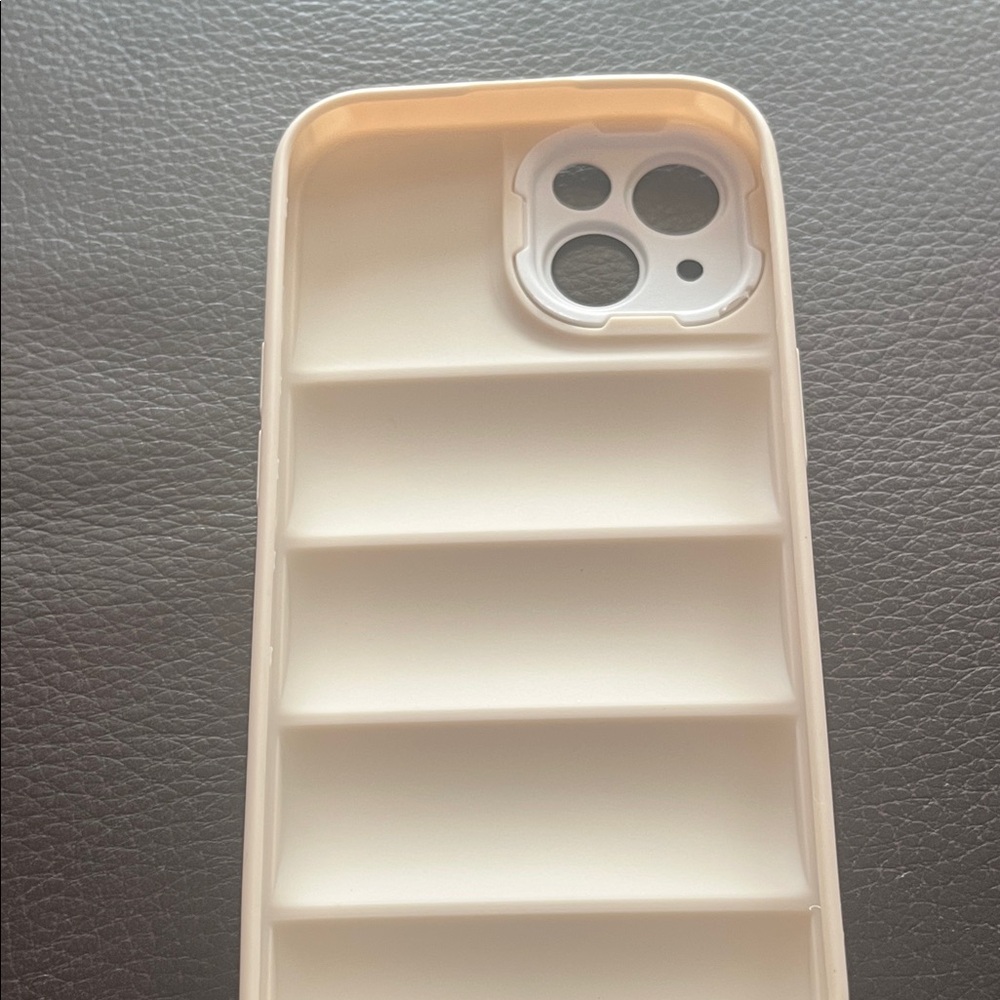 DC Cream Textured Phone Case - Picture 3 of 5